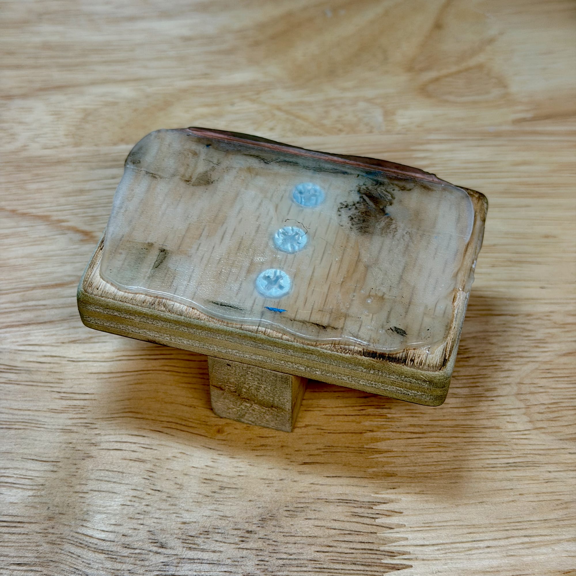Workholding block covered with hot glue